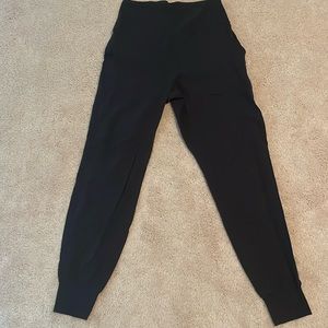 Lululemon size 6 jogger women’s